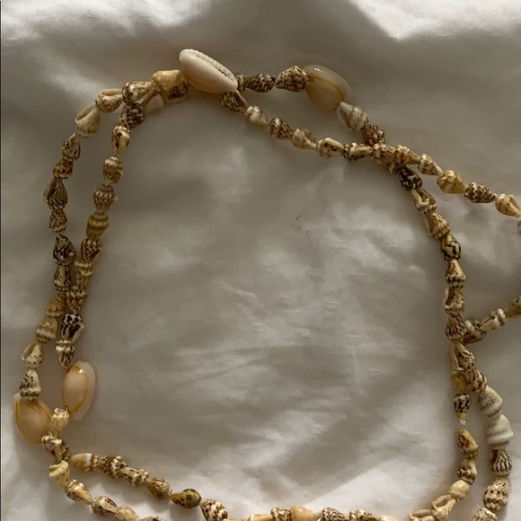 shell necklace - Picture 2 of 3